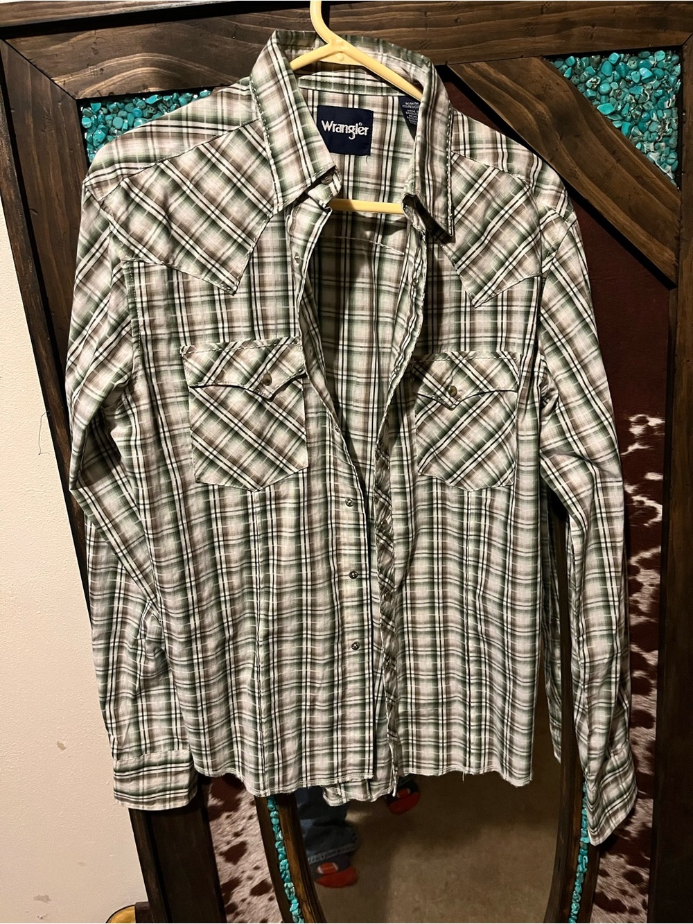Wrangler Green and White Plaid Western Button-Down Shirt